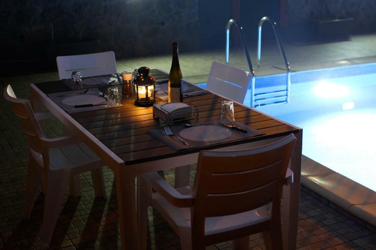 Casa Da Rainha Bungallow Estreito Da Calheta Екстериор снимка